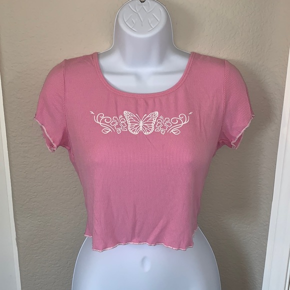 ROMWE Tops - Pink butterfly crop top